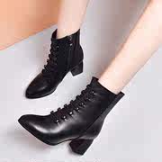 尖头短靴女2023秋冬英伦风，双排扣粗跟时装，靴皮靴显瘦黑色棉靴