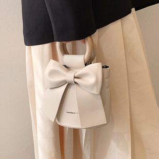 小众蝴蝶结包包女2024斜挎包仙女包，时尚质感白色手提包水桶包