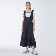 n·more设计师品牌，春夏经典蓝褶皱，肌理背带长裙