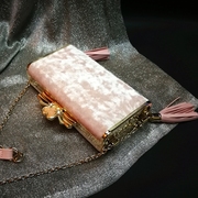 欧时纳女包时尚复古单肩包斜挎包韩版粉色丝绒盒子流苏链条晚装包