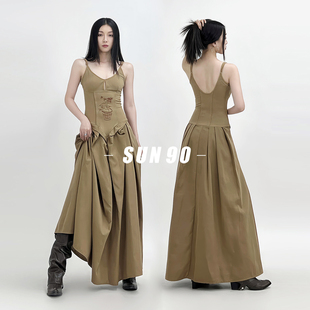 sun90小众复古新中式，连衣裙卡其色梨型身材，气质露背吊带大摆长裙