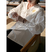 小鱼刺绣花瓣领衬衫安妮森林春装，女2024年清新减龄宽松白上衣(白上衣)