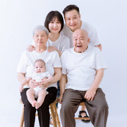 白色t恤亲子装全家福，一家三口婴儿影楼，拍照纯色家庭装纯棉短袖t恤