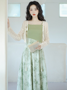 春夏季薄荷绿吊带蕾丝拼接显瘦连衣裙年轻款仙女旅游度假长裙