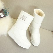 时尚白色雪地靴女冬季2022棉鞋厚底短靴，加绒加厚皮面中筒棉靴