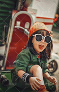 儿童军绿色工装服套装女童男3岁2春摄影服帅气潮童机车服街景拍摄