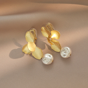 高级感法式复古金属花瓣珍珠耳环小众设计感耳钉软垫耳夹无耳洞女