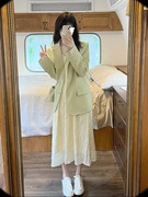 个性浅绿西装外套女设计百搭独特小西服，吊带韩版高级感连衣裙套装
