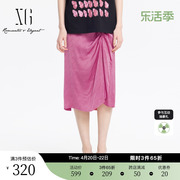 xg雪歌玫红色褶皱设计半身裙，2024夏季开叉，设计桑蚕丝中长裙女
