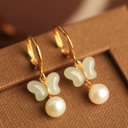 天然淡水珍珠和田玉蝴蝶，纯银镀18k金耳环，女金镶玉高级感耳饰耳坠
