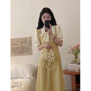 法式复古显瘦系带淡黄色连衣裙子女装夏季设计感泡泡袖气质中长裙