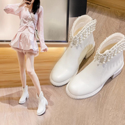 白色珍珠流苏甜美气质风短靴2024年时尚秋冬季粗跟高跟鞋子