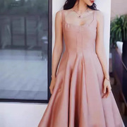 越南小众2024夏季女装芭比粉色缎面修身名媛风A字裙连衣裙礼服裙