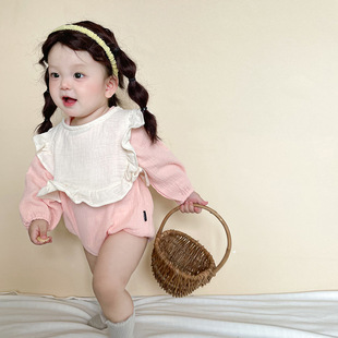 秋季婴儿衣服甜美粉嫩兔子花边围嘴三角连体衣女宝宝哈衣爬服套装