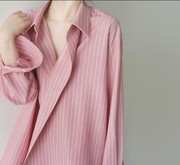设计感不对称一粒扣粉白条纹男朋友风慵懒时髦衬衫长袖上衣色织