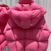 欧货玫红色白鹅绒(白鹅绒，)羽绒服女短款面包，服轻奢设计感2023冬季小众外套