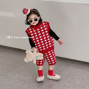 儿童红色格子针织套装，2023冬季韩版男童女童，圣诞毛衣背心短裤