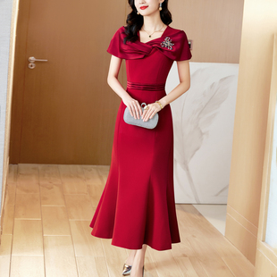 红色伴娘服连衣裙女2024春夏，高级感订婚礼服新中式长款鱼尾裙