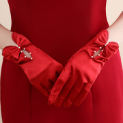 中式红手套结婚礼服新娘秀禾服红色蕾丝婚纱手套白色复古缎面短款