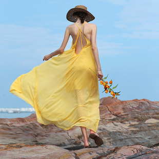 飘逸大摆淡黄色慵懒度假风连衣裙交叉露背加长裙，雪纺海边沙滩裙仙