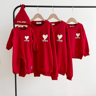 全家福亲子装秋冬装一家三四口爱心卫衣，红色加绒母子，装婴儿百天照