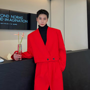 秋季复古红色时尚v领短款西服，外套设计感中国红时髦大红工装西装