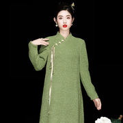 2023冬装复古中国风宽松羊毛呢绿色改良旗袍裙子连衣裙女装