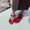 平底沙滩鞋子女扣带红色凉拖鞋2024夏季罗马风格仙女风凉鞋