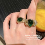 罗马宫廷祖母绿水滴宝石戒指 复古气质镀18K金深海蓝蛇纹锆石指环