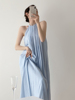 蓝色苎麻连衣裙女夏季法式温柔度假裙子露肩，宽松设计感挂脖长裙