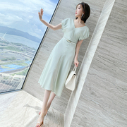MIUCO纯色简约性感V领高腰束腰带优雅裙摆气质连衣裙