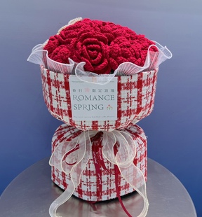 成品毛线手工钩织花束红玫瑰情人节订婚永生花结婚求婚花束仿真花