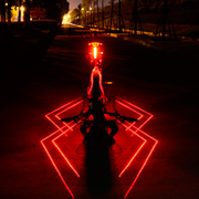 自行车激光尾灯夜间骑行装备单车配件USB充电山地车尾灯警示灯