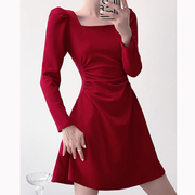 红色连衣裙女秋冬季装长袖方领收腰气质休闲订婚伴娘敬酒喜服裙子