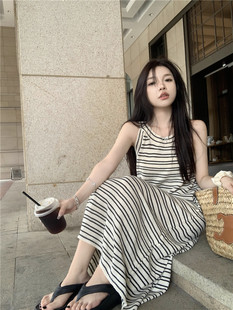 韩版条纹吊带连衣裙女装，夏季2024无袖裙子a字气质高级感长裙