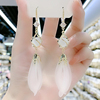 猫眼石白花瓣(白花瓣)耳环，超仙韩国气质长款流苏耳坠，设计感网红显脸瘦耳饰