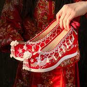 红色汉服鞋子女春季复古低跟流苏配秀禾服婚鞋中式新娘古装绣花鞋