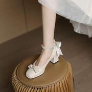 新中式高跟鞋女婚鞋伴娘蝴蝶结中跟旗袍鞋子玛丽珍法式粗跟单鞋女