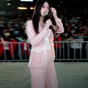 网红女主播歌手舞台表演婚庆爵士舞蹈演出粉色亮片西服套装薄款夏