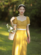 奈良泡泡袖裙子女复古法式连衣裙2023夏季黄色长裙三亚沙滩裙方领