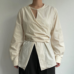 韩国chic秋季复古气质圆领，不规则镂空设计收腰显瘦纯色长袖衬衫女