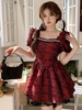 300斤大码女装重工玫瑰设计感短裙方领蕾丝拼接酒红连衣裙女