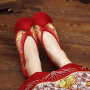 搭秀禾rnd的子中式婚鞋上轿鞋红色鞋，龙凤新娘秀禾鞋配平底女结布