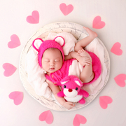 满月道具衣服草莓粉熊主题玩偶新生儿婴儿百日照百天宝宝照摄影