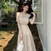 夏季温柔风木，耳边纯色连衣裙甜美气质高腰，显瘦浅杏色仙女长裙
