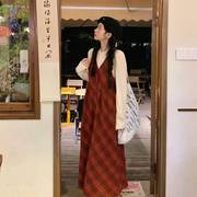 复古新年红色格子背心连衣裙女2024春季高级设计感韩系气质长裙潮