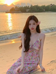 海边拍照度假沙滩长裙女粉色碎花性感V领蕾丝拼接包臀吊带连衣裙