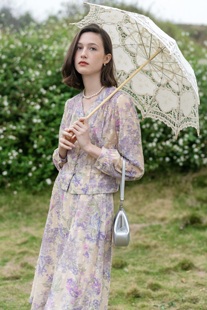 印象派花园定制提花纯棉，料紫色系印花短款小衫加高腰，伞裙复古套装
