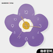 2023紫色钟表花朵创意网，红挂钟简约家用客厅，现代时尚时钟挂墙