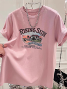 中长款淡粉色短袖t恤女夏季欧货大版下装，消失鲨鱼裤搭配的上衣